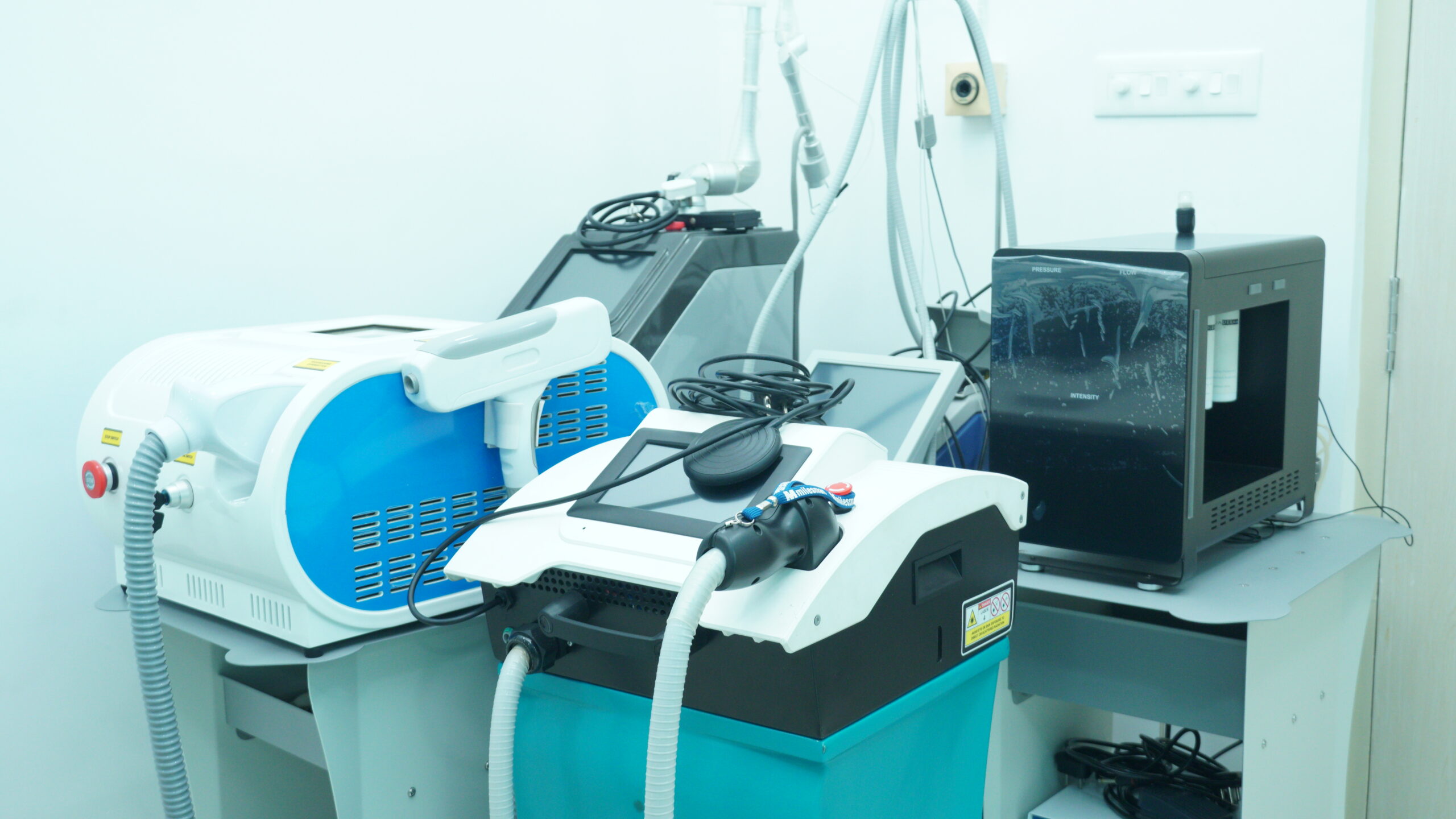 Trichy Arumeen Aesthetic Centere Hair Treatment and Gynecomastia Treatment Equipment